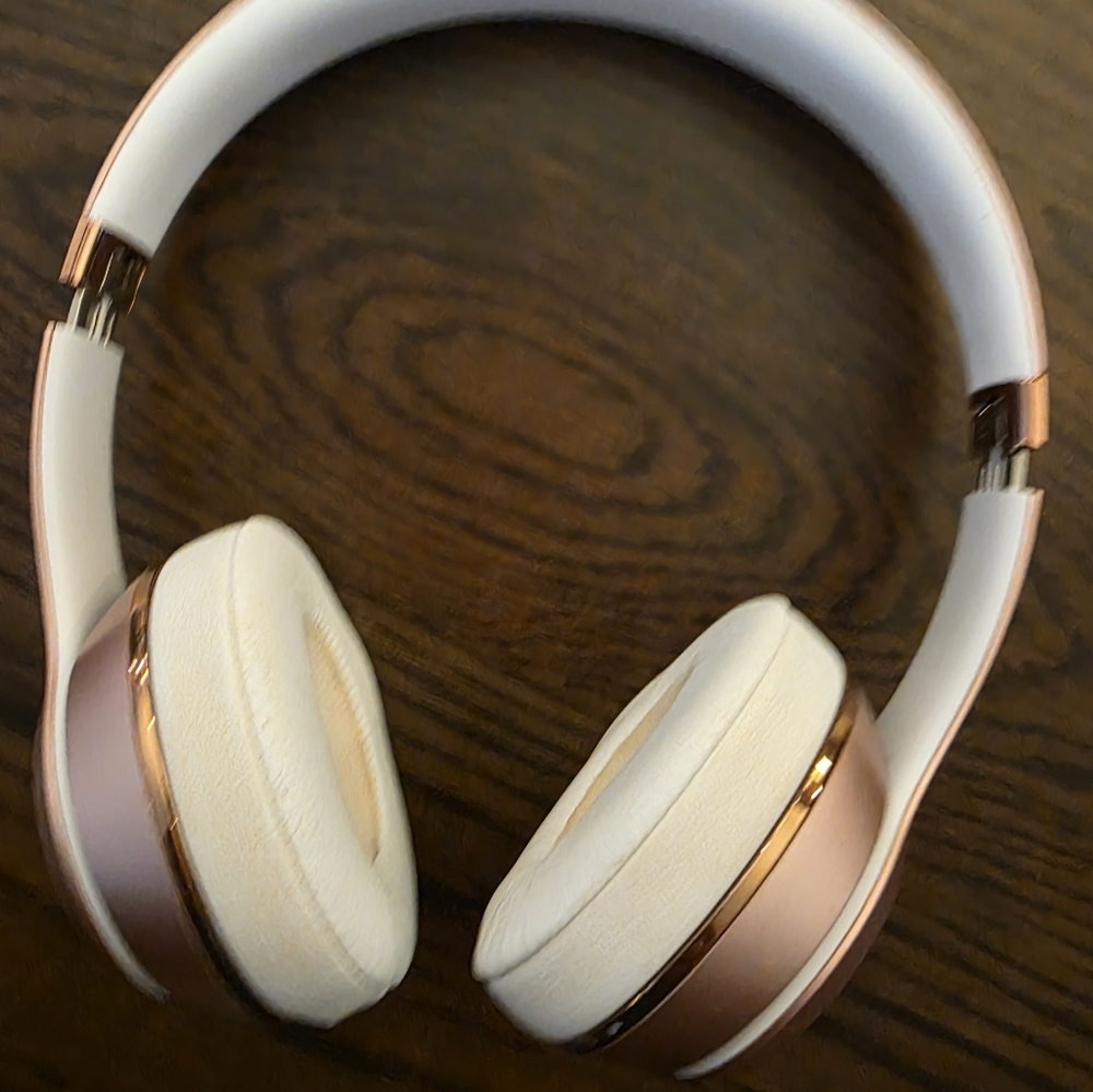 Beats Wireless Headphones - Rose Gold with White Ear Cushions - Picture 6 of 6